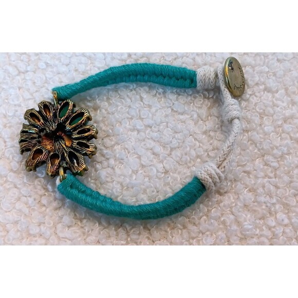 Chloe + Isabel Bora Bora Statement Toggle Bracelet 6.5-7.5 in (G) - Picture 6 of 9